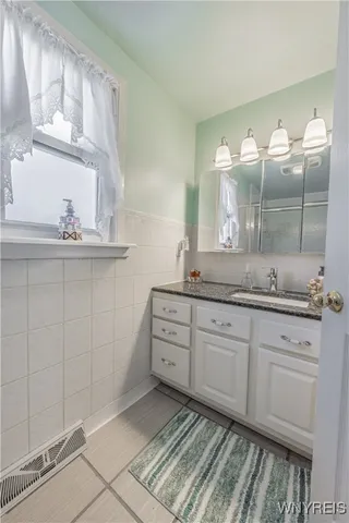 $289,900 | 18 Louise Drive, Cheektowaga, NY 14227