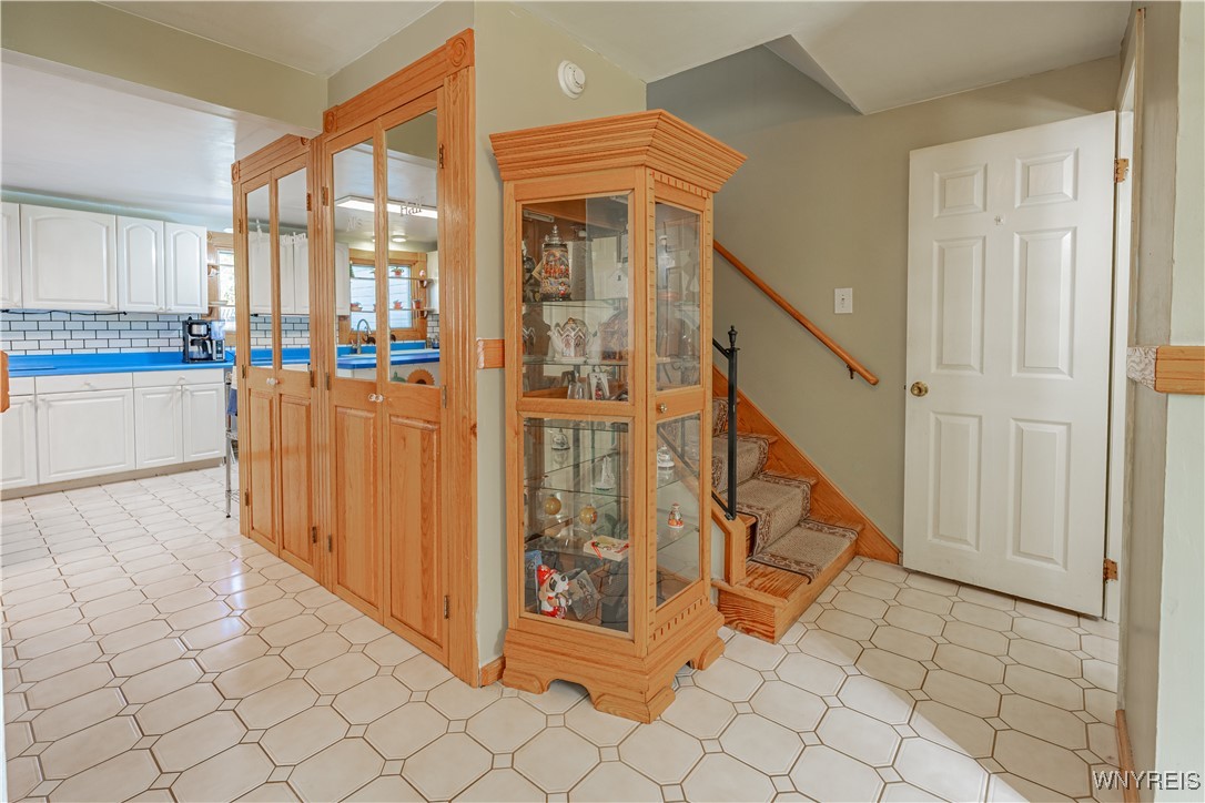 18 Louise Drive Cheektowaga, NY 14227 - Photo 4 of 41