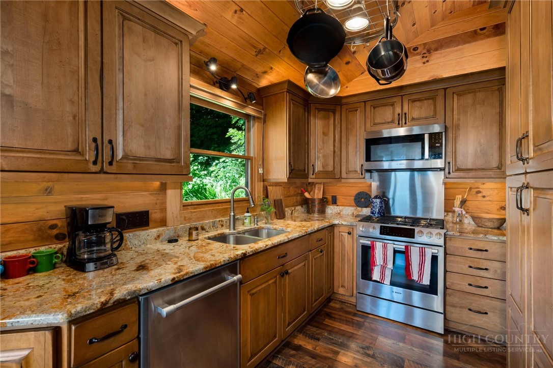 1260 Fork Ridge Road Zionville, NC 28698 - Photo 16 of 50