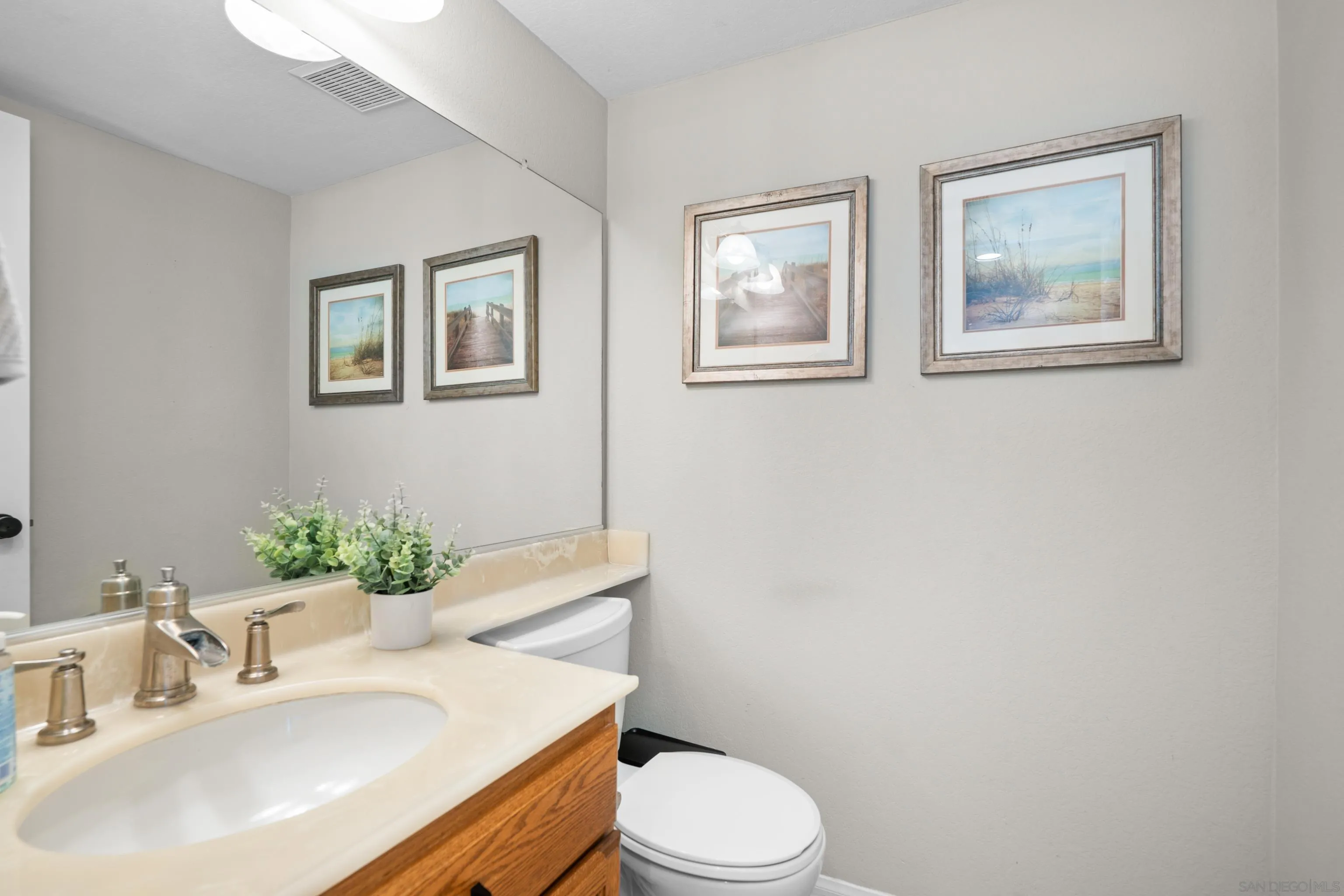 1572 Roma Drive Vista, CA 92081 - Photo 17 of 49