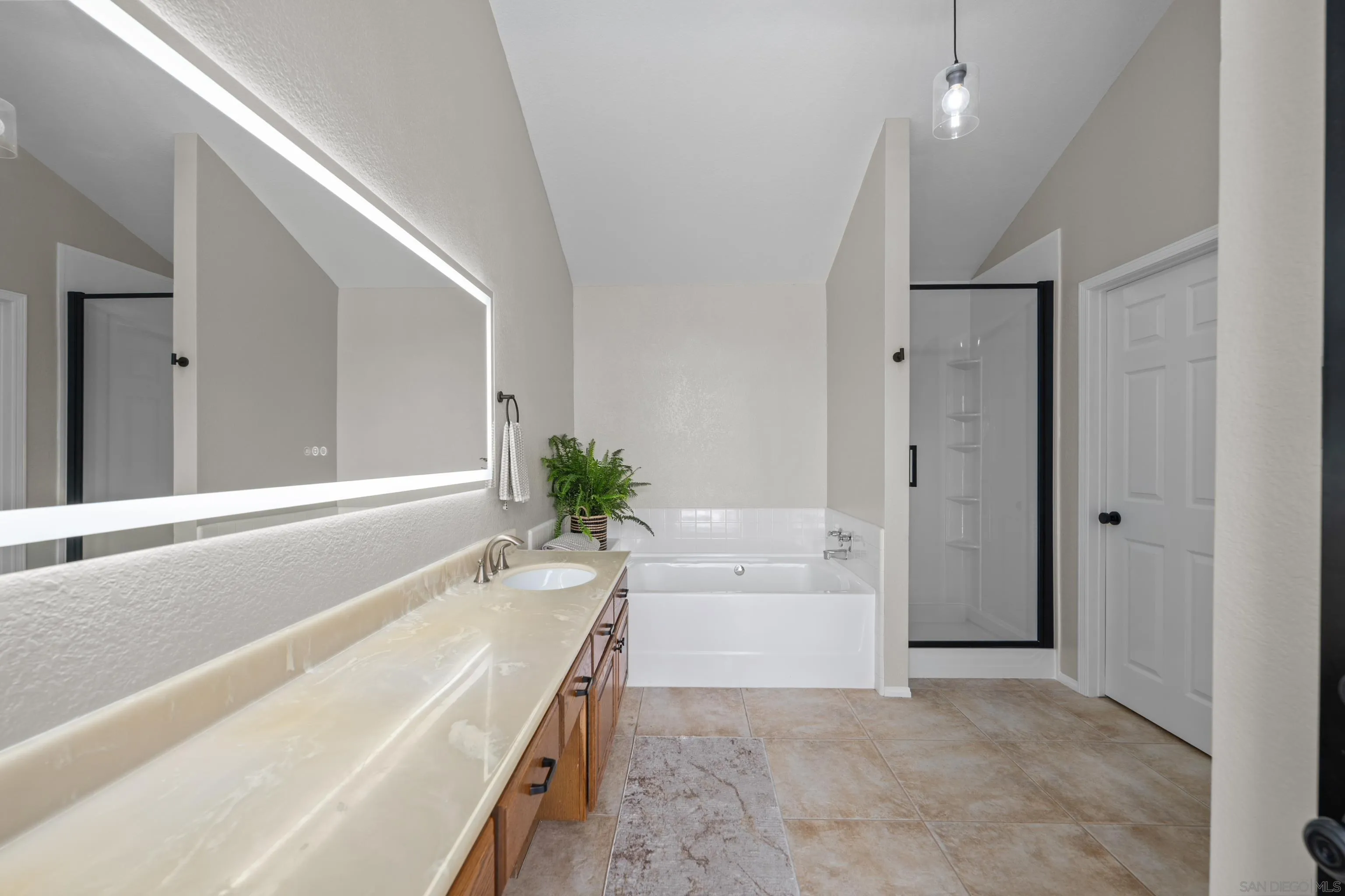 1572 Roma Drive Vista, CA 92081 - Photo 20 of 49