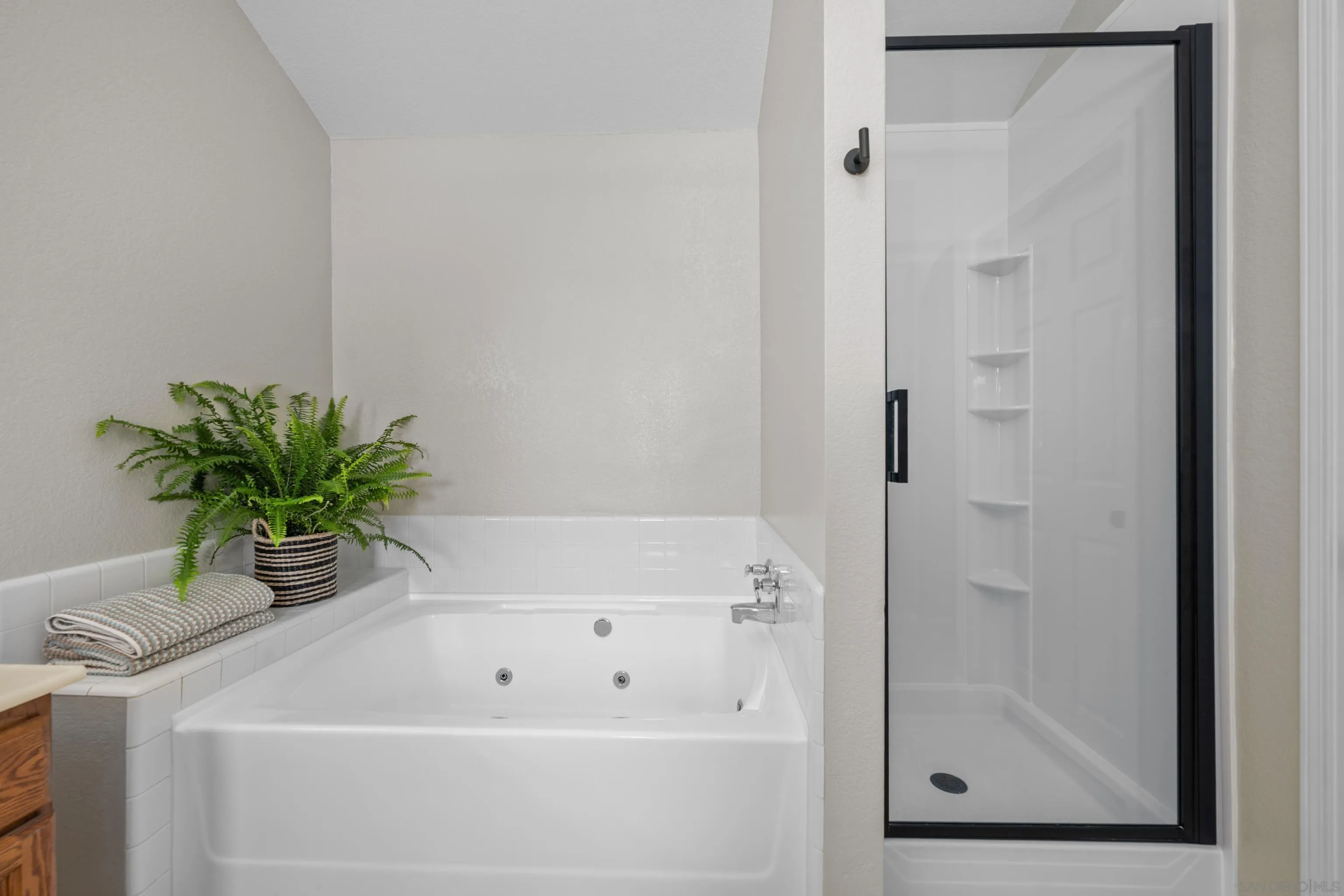 1572 Roma Drive Vista, CA 92081 - Photo 21 of 49