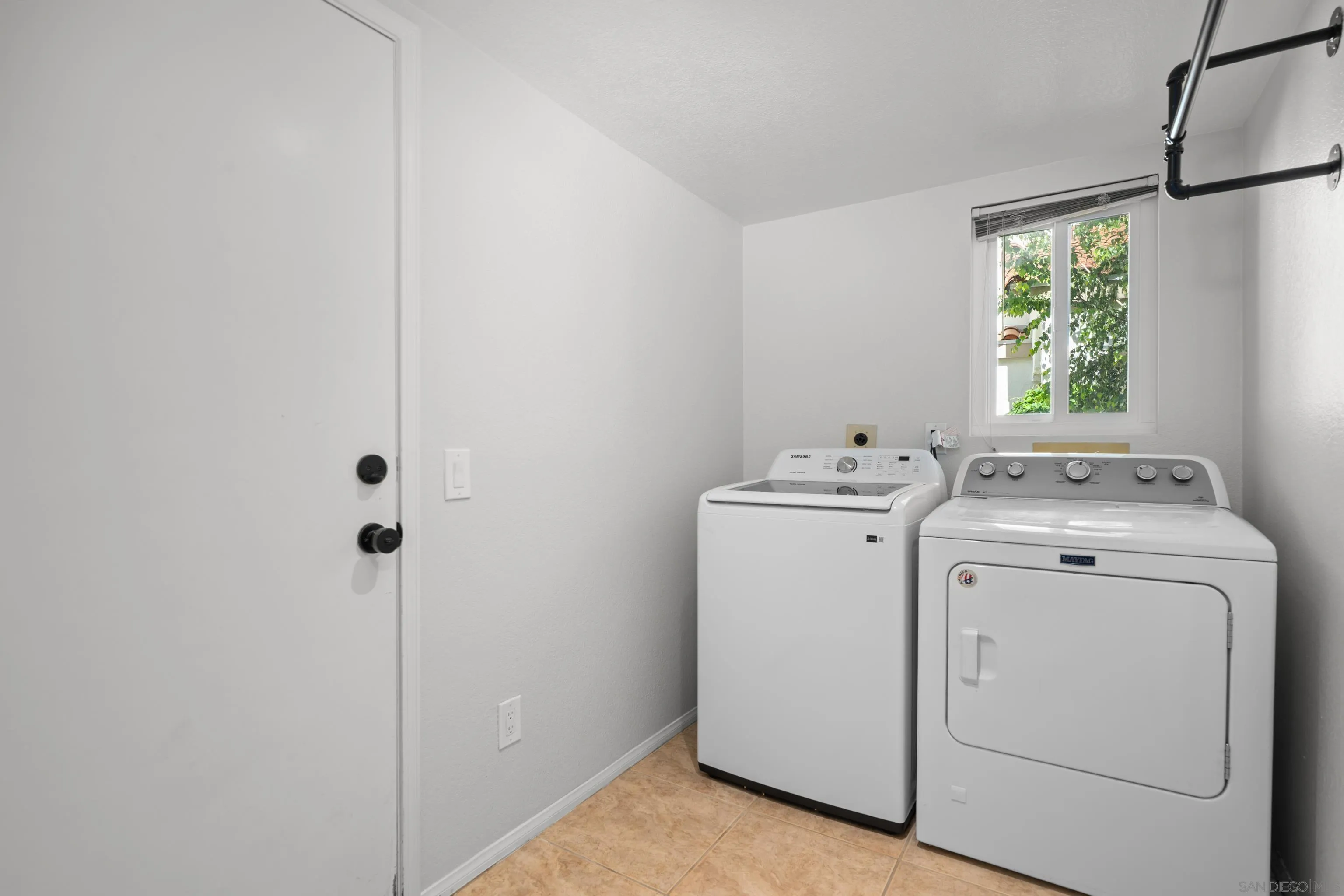 1572 Roma Drive Vista, CA 92081 - Photo 31 of 49