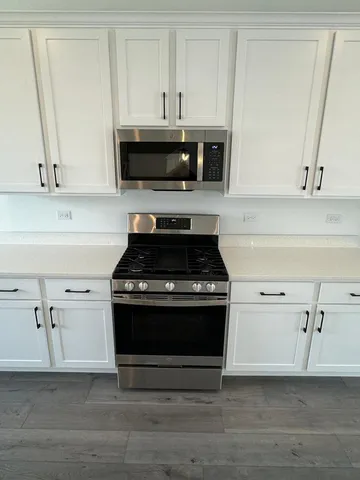 $3,199 | 1526 Albany Street, Grayslake, IL 60030