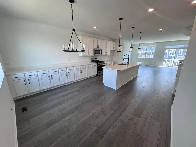 $3,199 | 1526 Albany Street, Grayslake, IL 60030