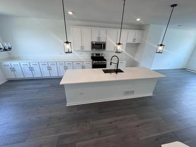 $3,199 | 1526 Albany Street, Grayslake, IL 60030