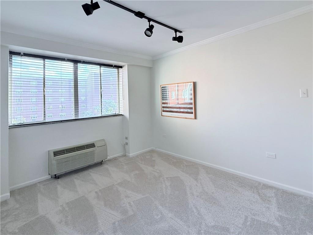 128 North Craig Street, Unit 612 Pittsburgh, PA 15213 - Photo 15 of 22 an empty room with windows