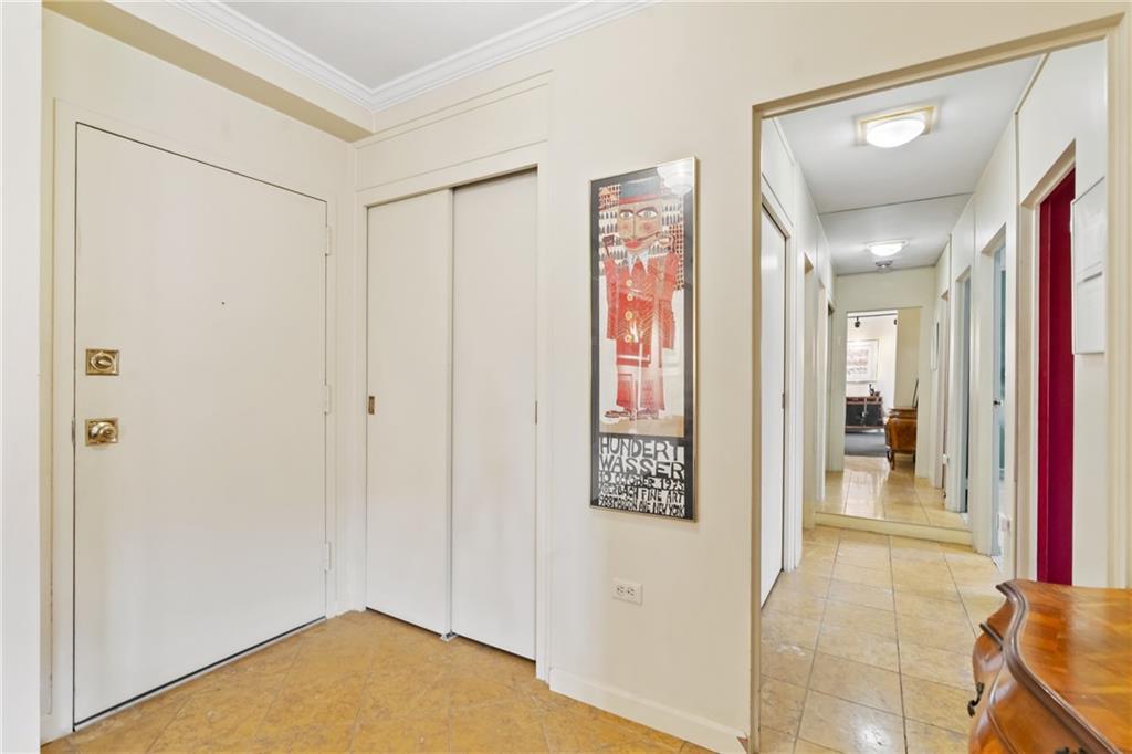 128 North Craig Street, Unit 612 Pittsburgh, PA 15213 - Photo 4 of 22 a view of a hallway with wooden floor