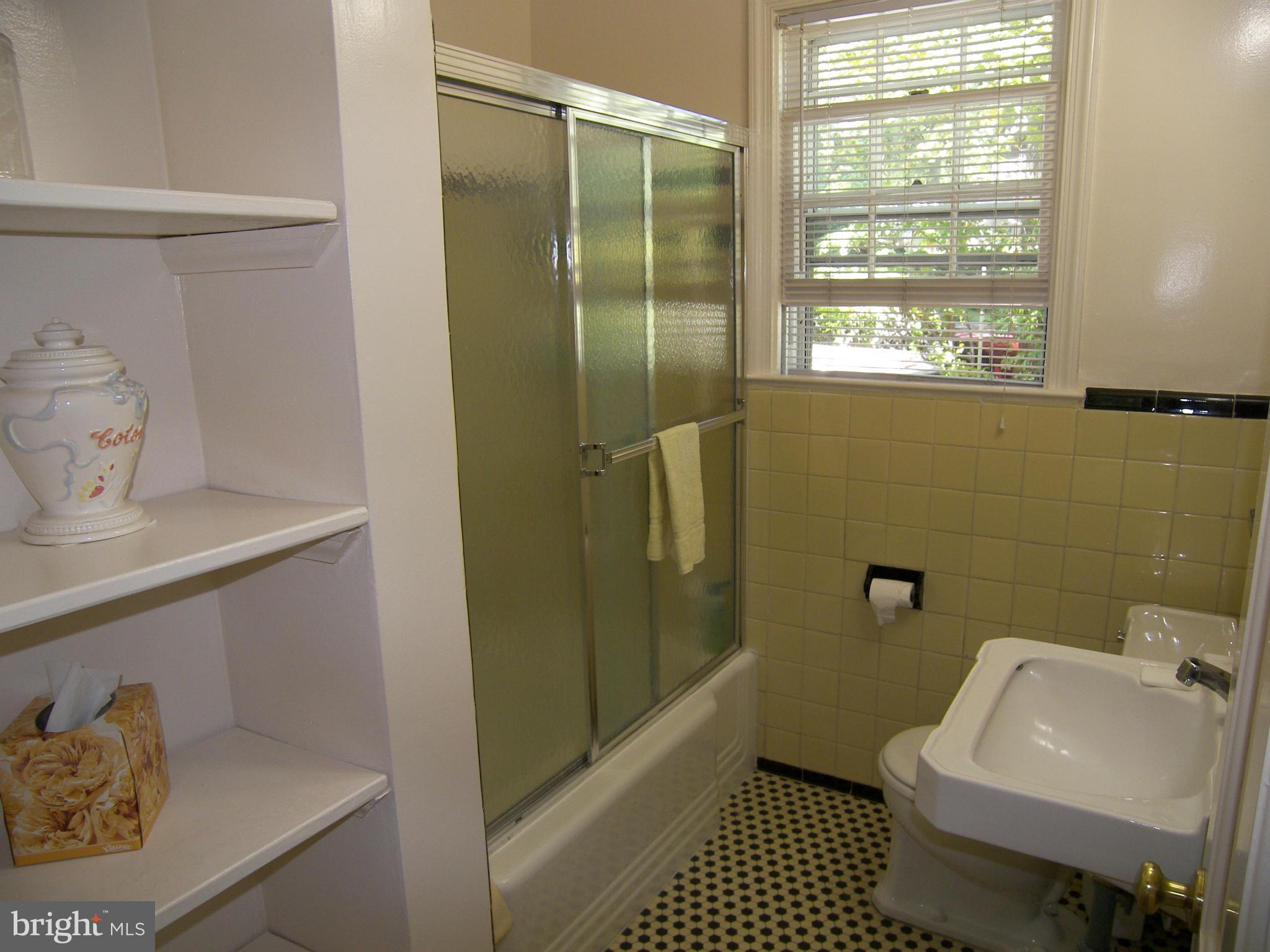606 Potomac Avenue Silver Spring, MD 20910 - Photo 13 of 25 Bath