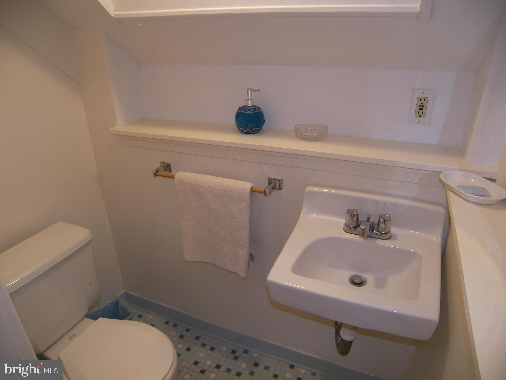 606 Potomac Avenue Silver Spring, MD 20910 - Photo 16 of 25 Bath