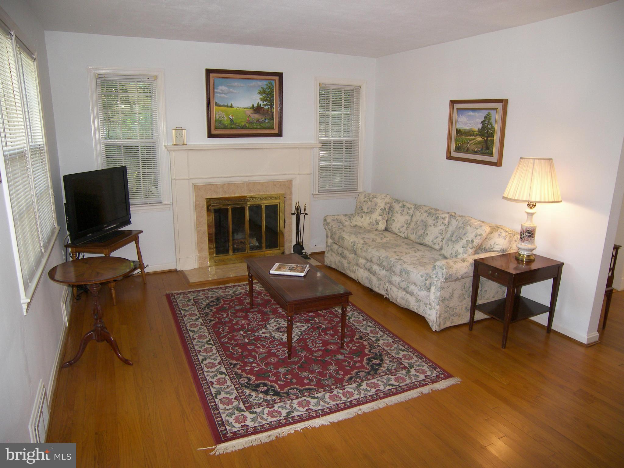 606 Potomac Avenue Silver Spring, MD 20910 - Photo 3 of 25 Living Room