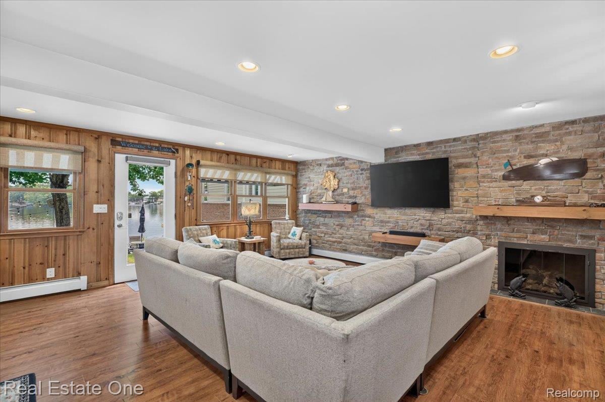 836 Pine Tree Road West Lake Orion, MI 48362 - Photo 15 of 96 11-2026.06.25_SuzanneF_PineTree049.jpg