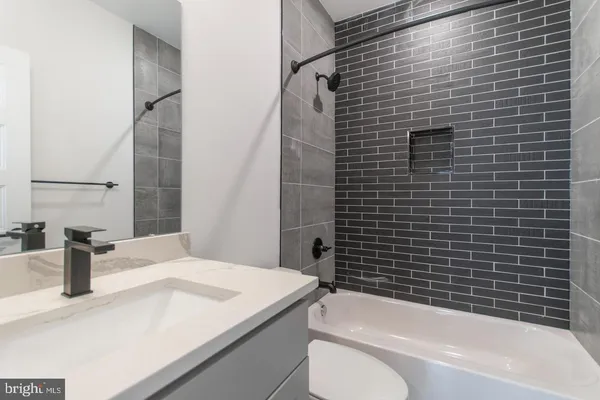 $2,200 | 3401 Hamilton Street, Unit 6, Philadelphia, PA 19104