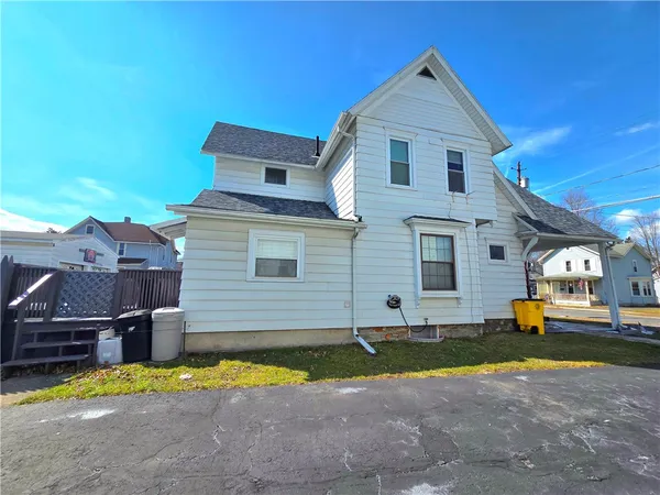 $129,900 | 479 South Avenue, Elmira, NY 14904
