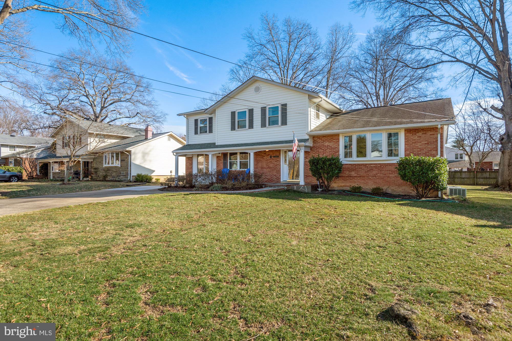 Just steps from Fort Hunt Park!
