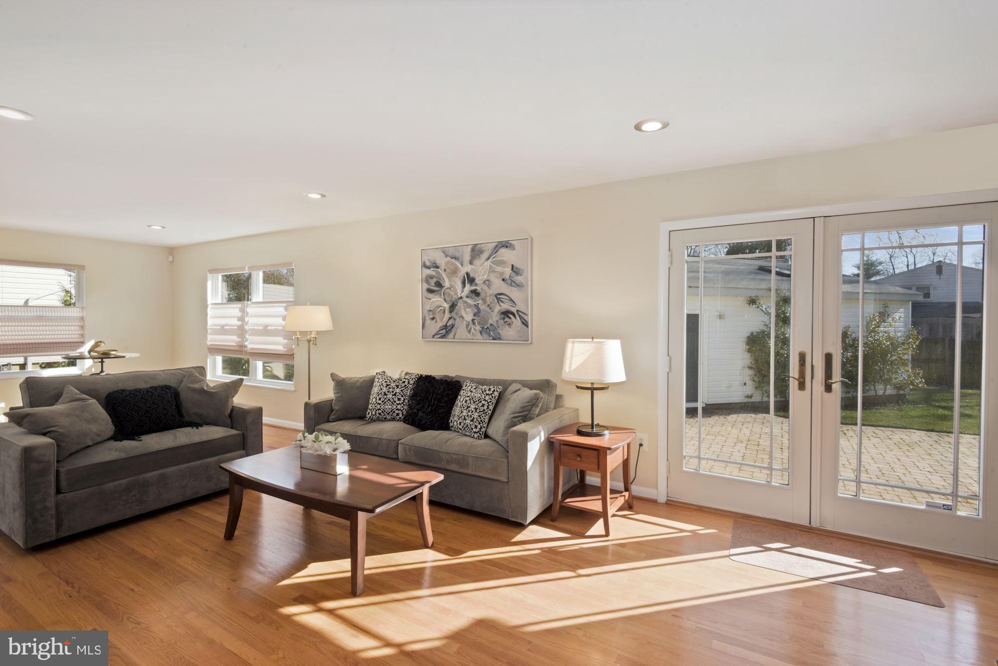 8820 Fort Hunt Road Alexandria, VA 22308 - Photo 14 of 36 double doors open onto patio