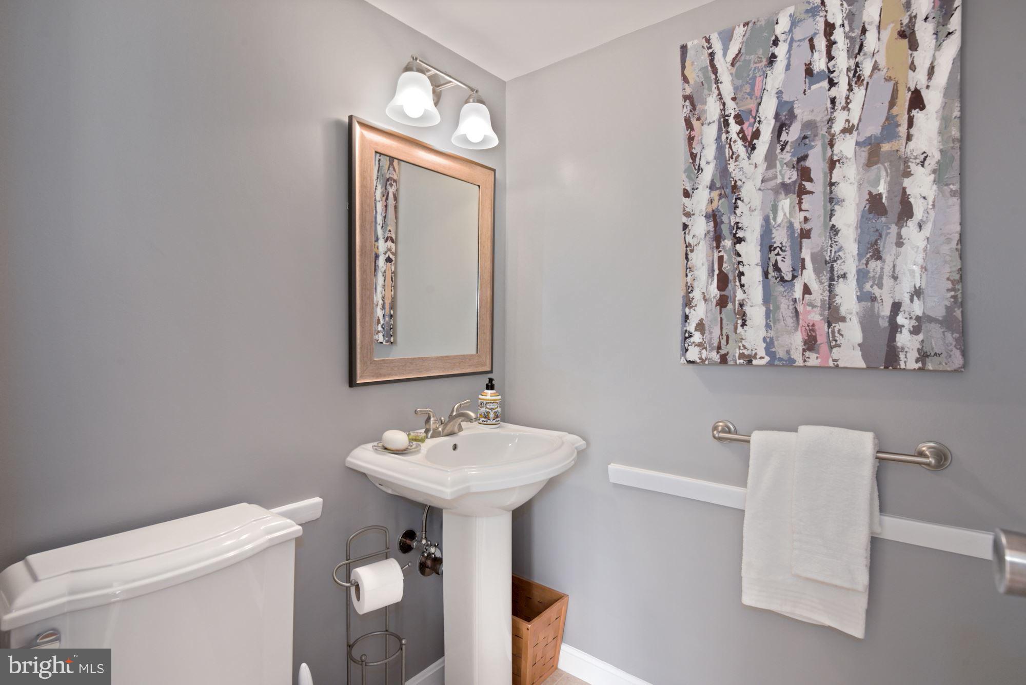 8820 Fort Hunt Road Alexandria, VA 22308 - Photo 21 of 36 Powder room on main level