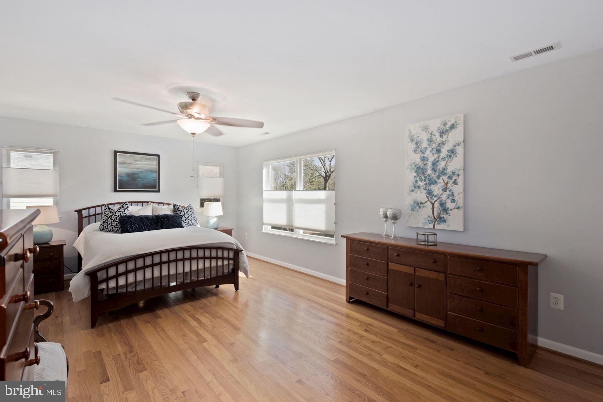 8820 Fort Hunt Road Alexandria, VA 22308 - Photo 22 of 36 Spacious Primary Bedroom
