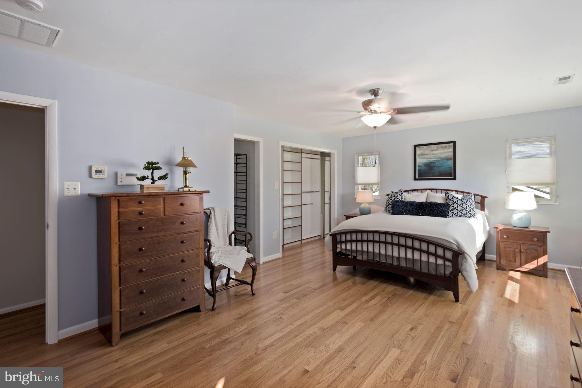 8820 Fort Hunt Road Alexandria, VA 22308 - Photo 23 of 36 Huge Primary Bedroom