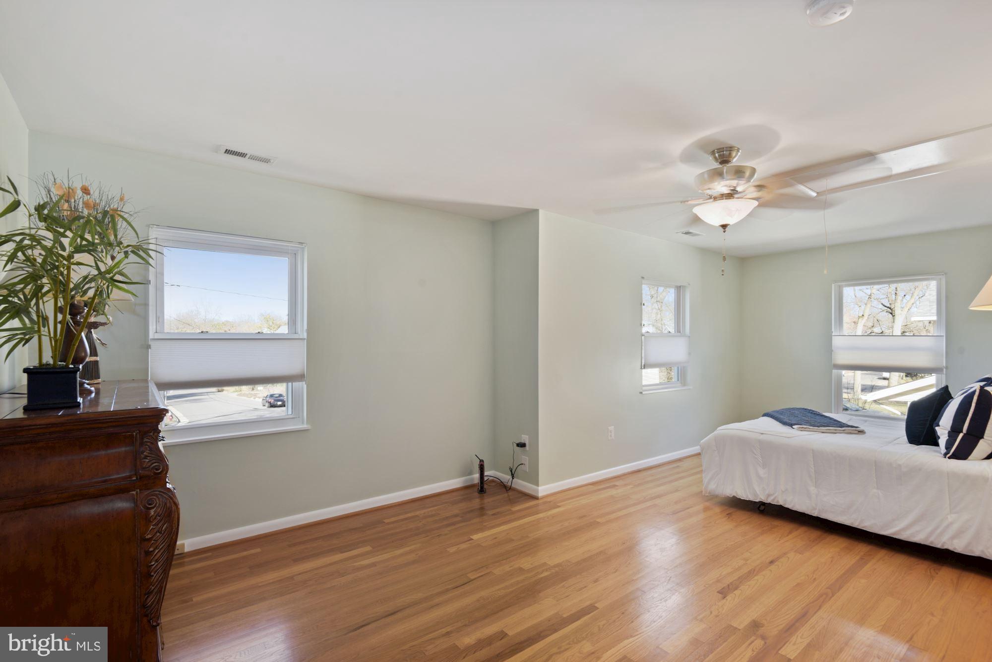 8820 Fort Hunt Road Alexandria, VA 22308 - Photo 27 of 36 Extended bedroom