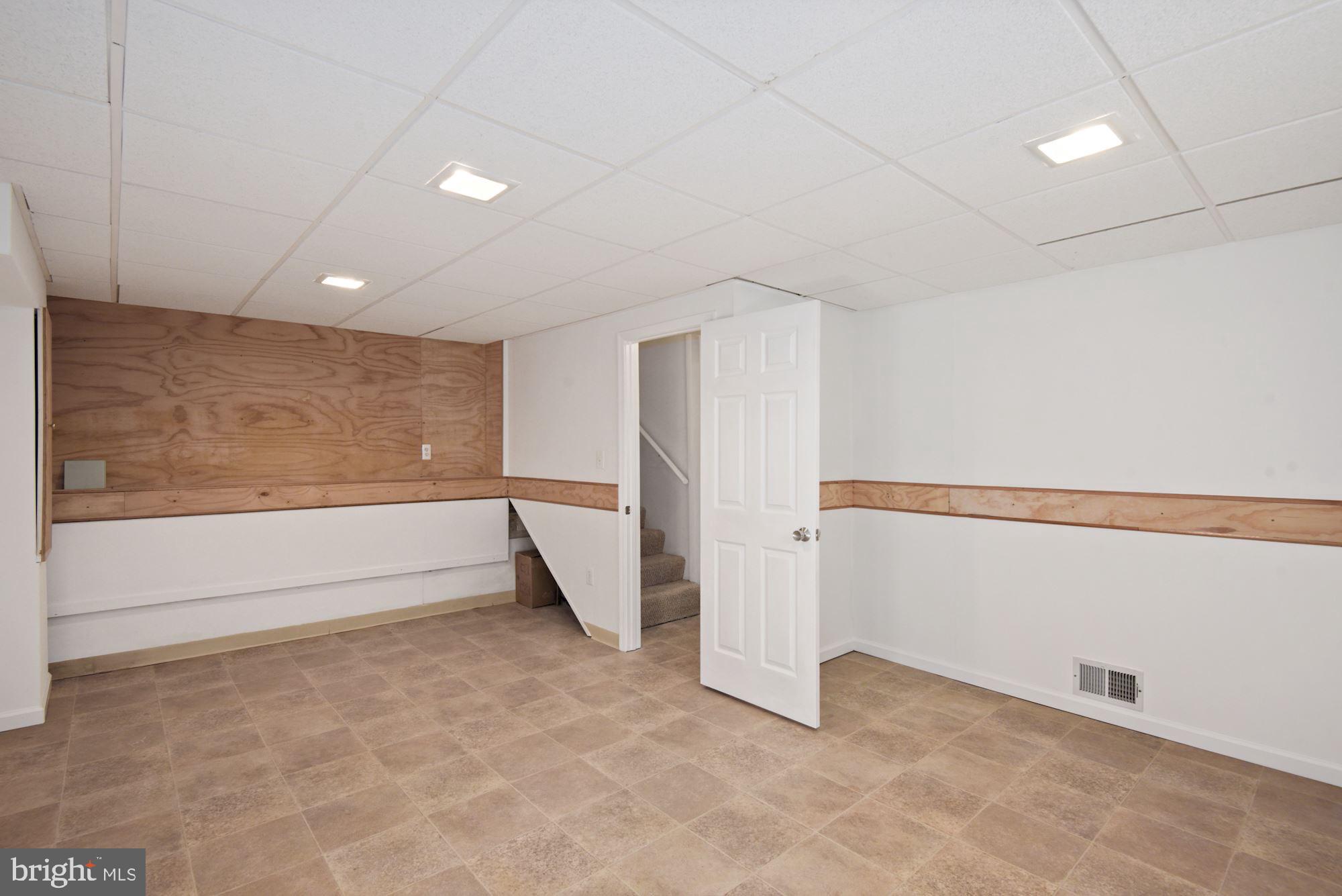 8820 Fort Hunt Road Alexandria, VA 22308 - Photo 29 of 36 finished area of basement