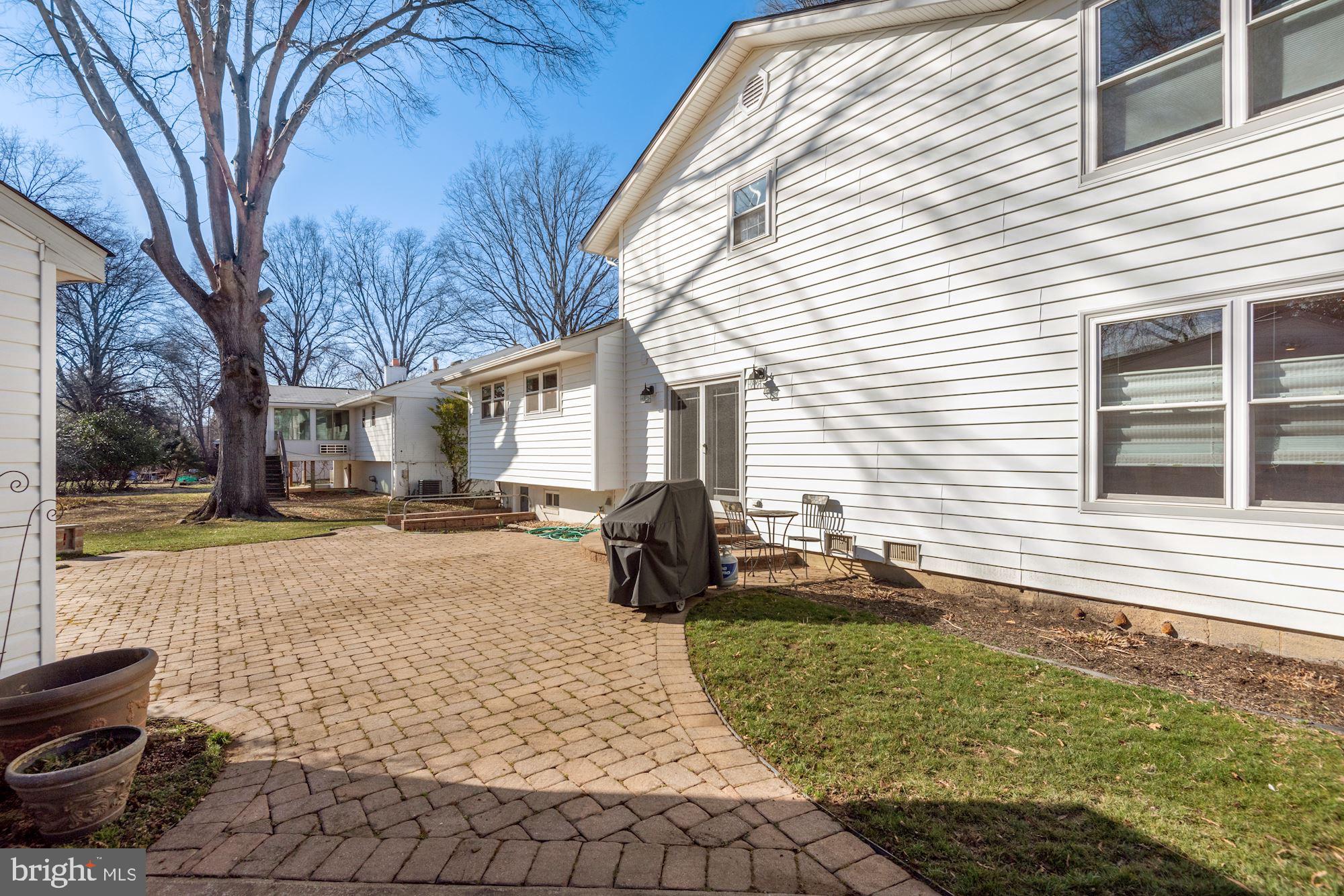 8820 Fort Hunt Road Alexandria, VA 22308 - Photo 33 of 36 large patio!
