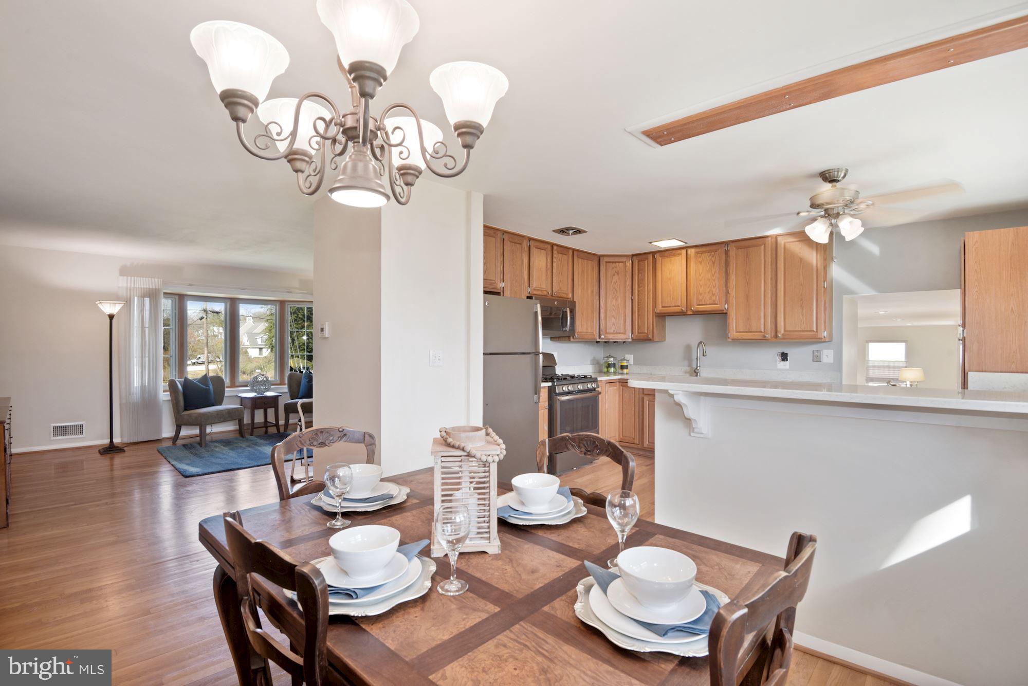8820 Fort Hunt Road Alexandria, VA 22308 - Photo 9 of 36 large dining room