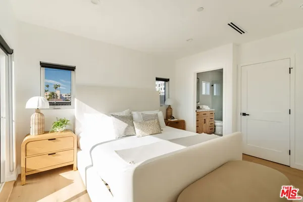 $5,775 | 6763 Lexington Avenue, Unit 2, Los Angeles, CA 90038