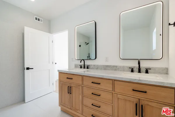 $5,775 | 6763 Lexington Avenue, Unit 2, Los Angeles, CA 90038