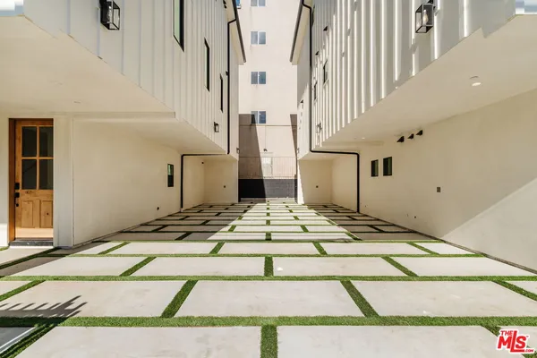 $5,775 | 6763 Lexington Avenue, Unit 2, Los Angeles, CA 90038