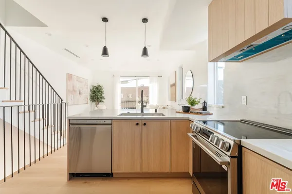 $5,775 | 6763 Lexington Avenue, Unit 2, Los Angeles, CA 90038