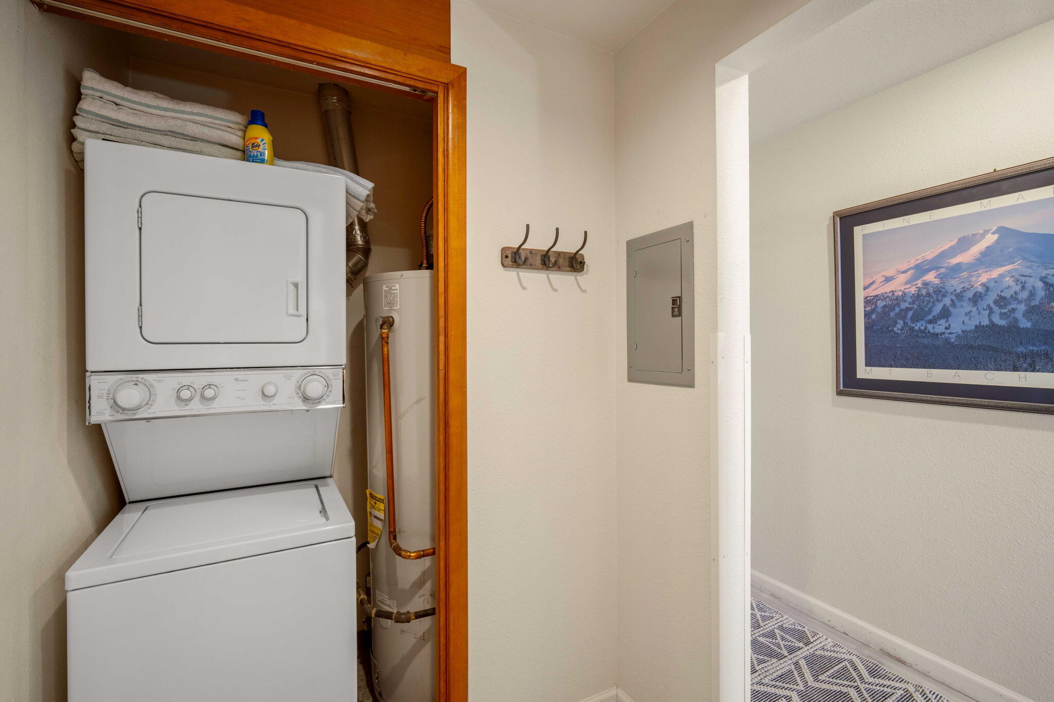 57305 Beaver Ridge Loop, Unit 8 Sunriver, OR 97707 - Photo 16 of 25 a utility room with dryer and washer