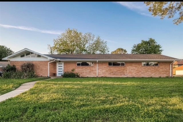 4800 Country Club View Baytown, TX 77521 - Photo 2 of 35 a front view of a house with a yard