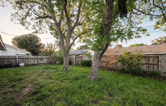 4800 Country Club View Baytown, TX 77521 - Photo 35 of 35 a backyard of a house with lots of green space