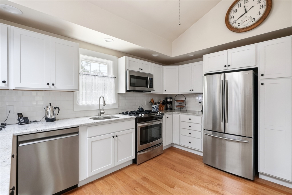 40 Cape Cod Lane Barnstable, MA 02630 - Photo 4 of 31 Gallery Image 4