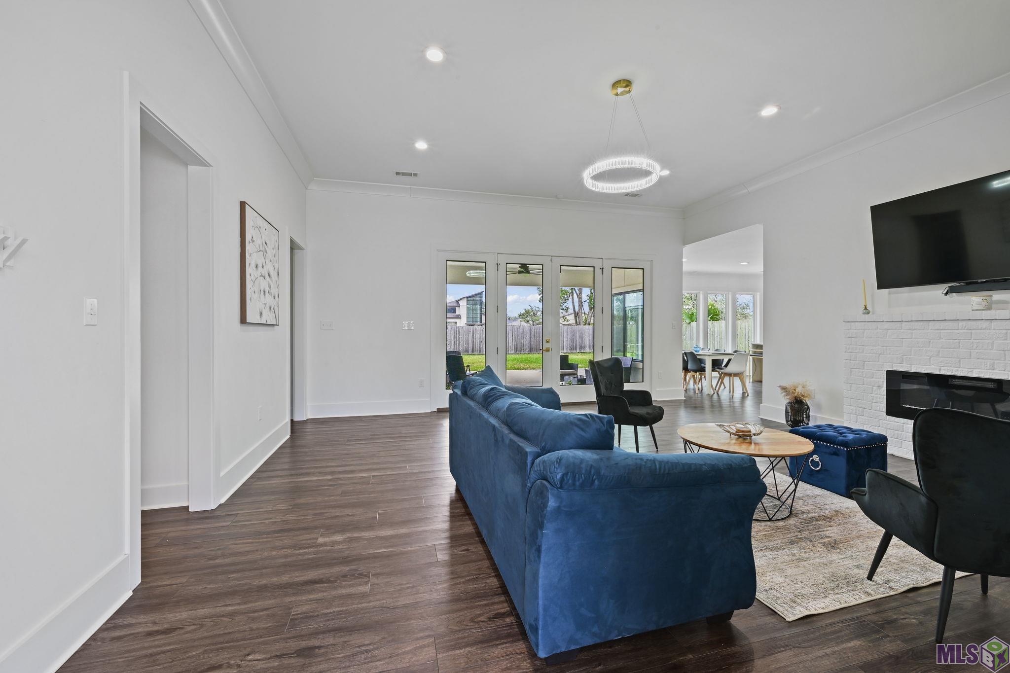 245 Marion Drive Baton Rouge, LA 70806 - Photo 2 of 16