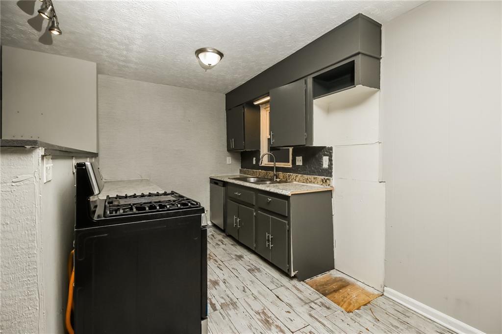 3864 McGill Lane Decatur, GA 30034 - Photo 8 of 25 a kitchen with a stove and a microwave