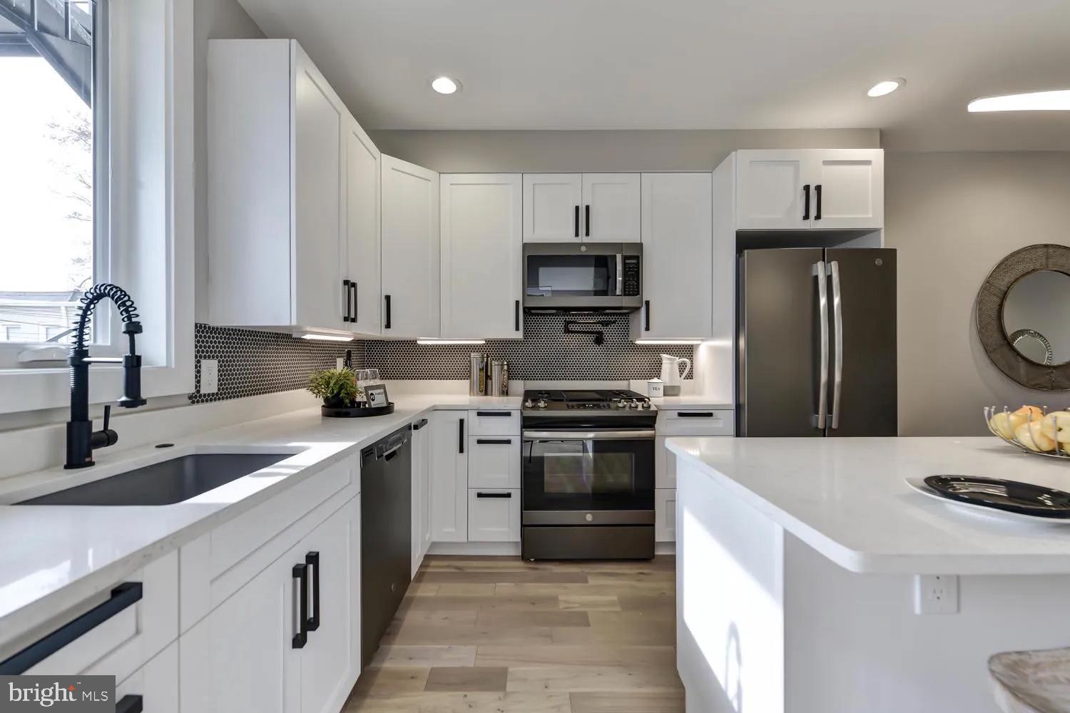 113 U Street Northeast, Unit 1 Washington, DC 20002 - Photo 17 of 63 GE suite of appliances