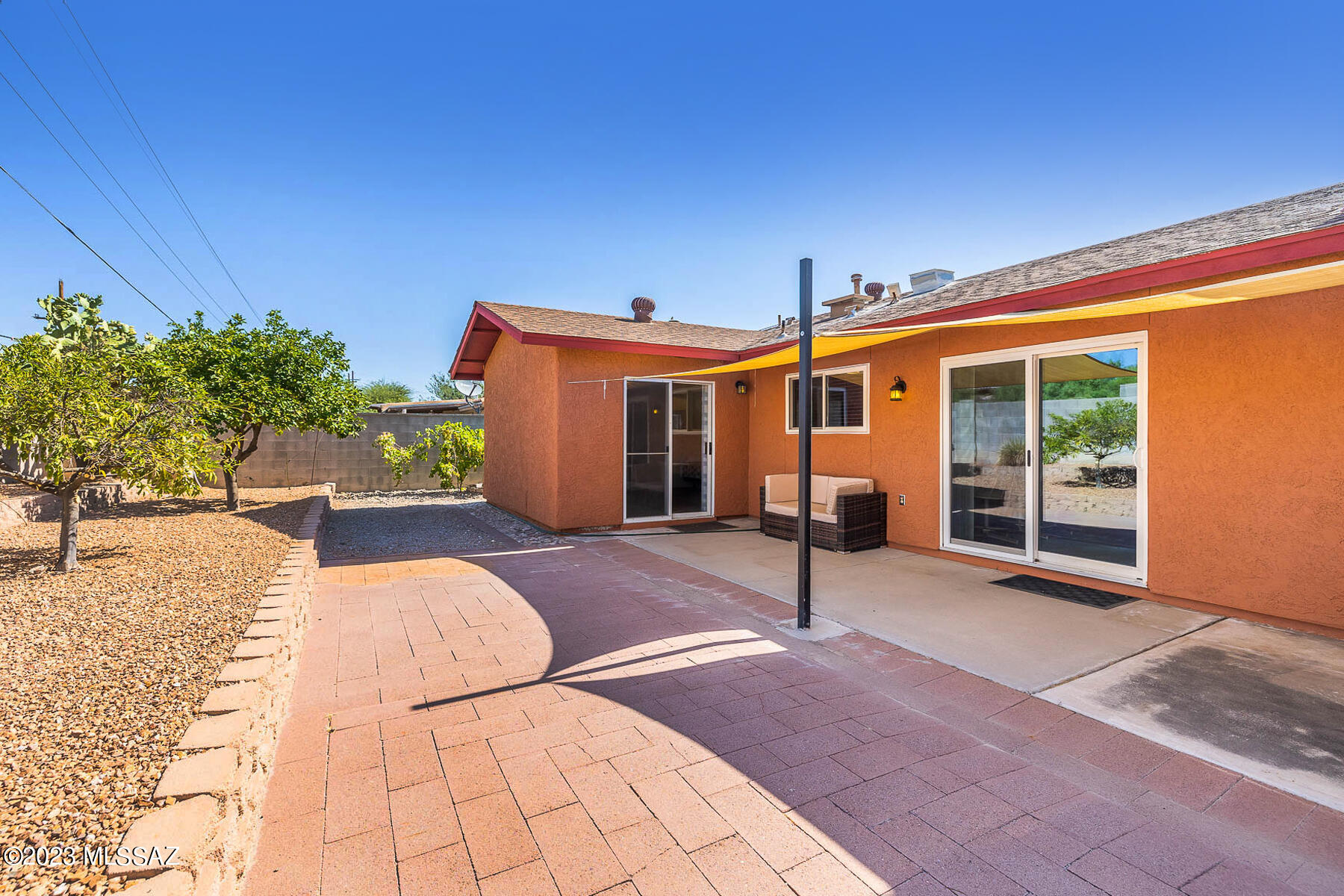 1286 South Gecko Road Tucson, AZ 85713 - Photo 14 of 27 a view of a patio with table and chairs and potted plants