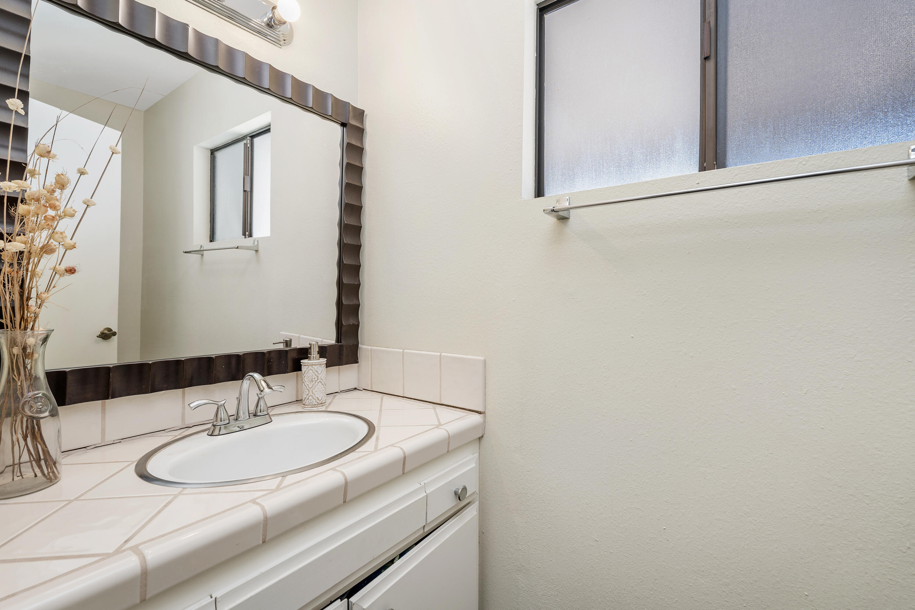 73915 Mountain View Avenue Palm Desert, CA 92260 - Photo 18 of 35 17_11930720_184241_184241-EI-117