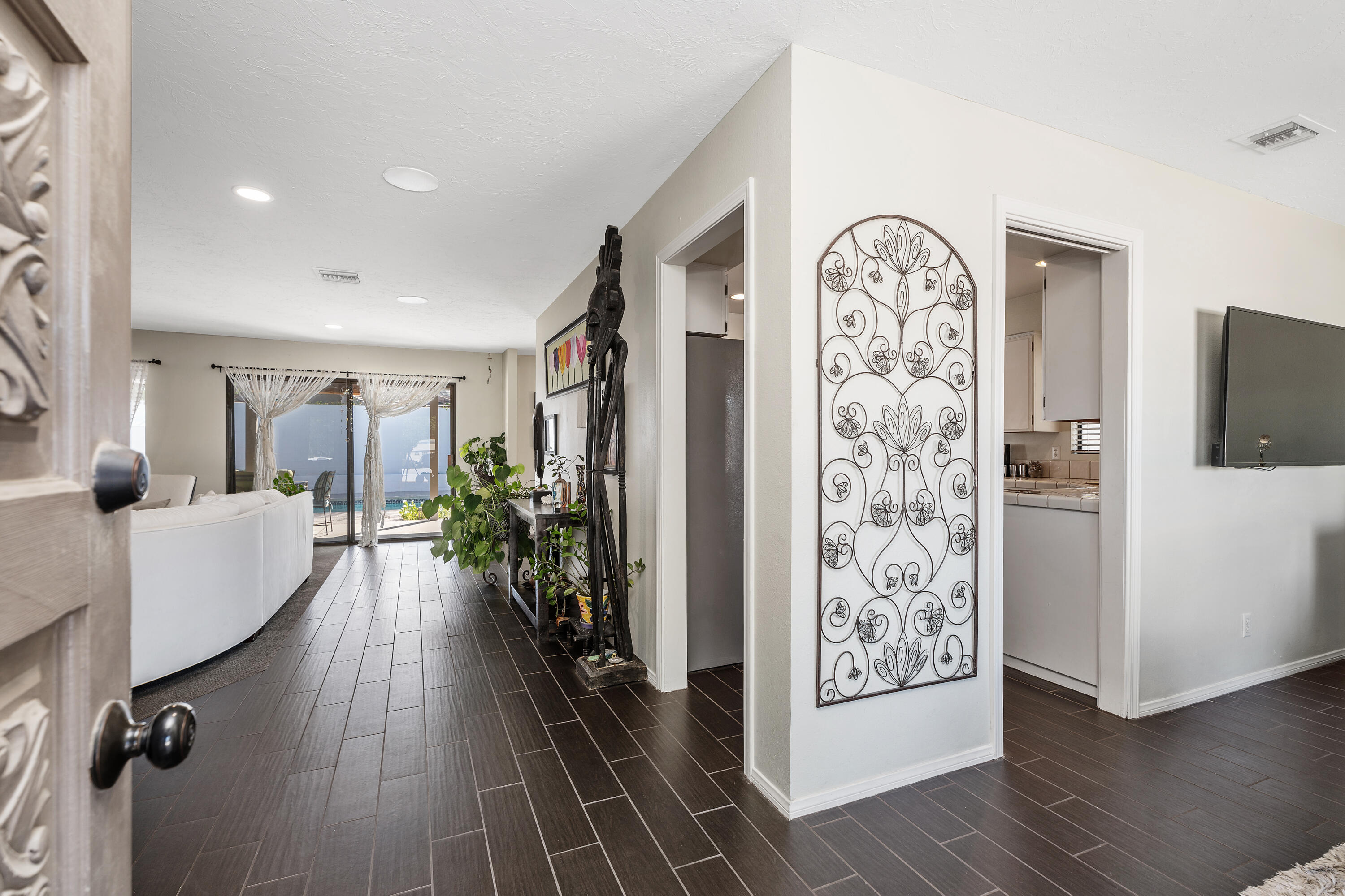 73915 Mountain View Avenue Palm Desert, CA 92260 - Photo 8 of 35 5_11930708_184241_184241-EI-105