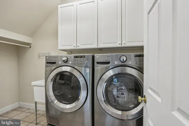 $879,900 | 308 Detjen Drive, Hockessin, DE 19707