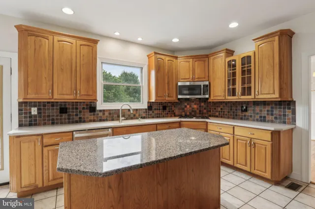 $879,900 | 308 Detjen Drive, Hockessin, DE 19707