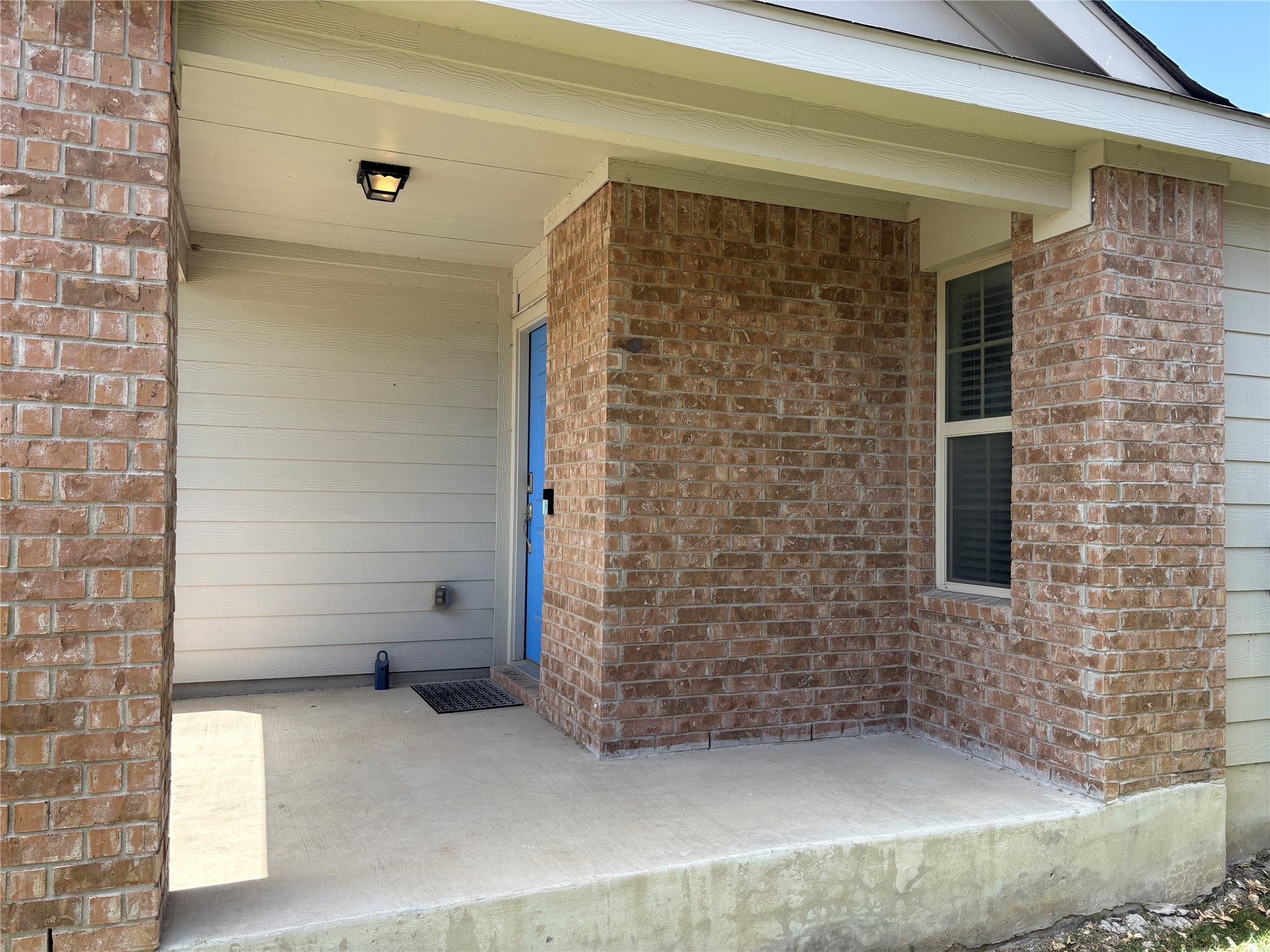 113 Star Pass Jarrell, TX 76537 - Photo 5 of 25 Lots of room on the oversized Front Porch