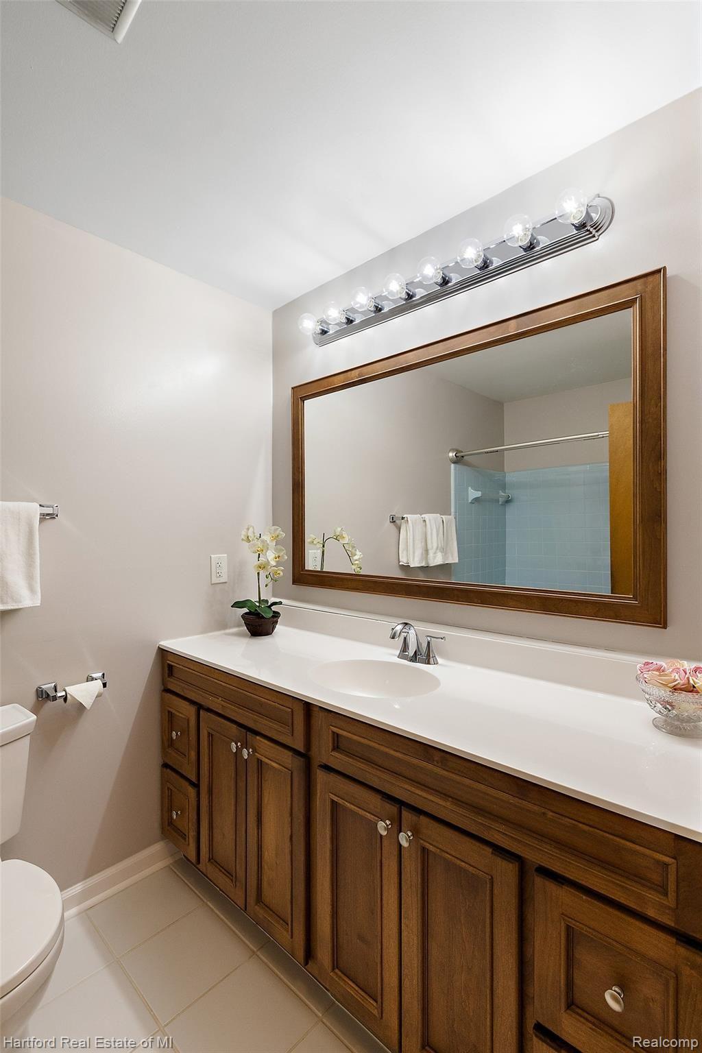 14381 Riverside Drive Livonia, MI 48154 - Photo 19 of 30 Updated main bath