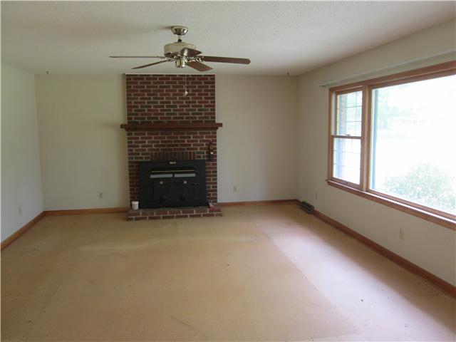 219 Harper Road Clarksville, TN 37043 - Photo 3 of 18