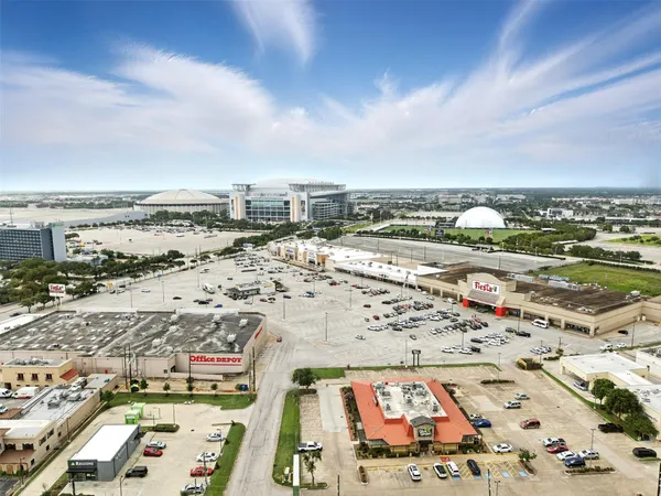 $1,700 | 7575 Kirby Drive, Unit 2204, Houston, TX 77030