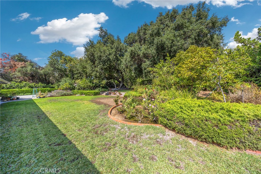 827 Hampton Road Arcadia, CA 91006 - Photo 12 of 37 a view of a golf course with a garden