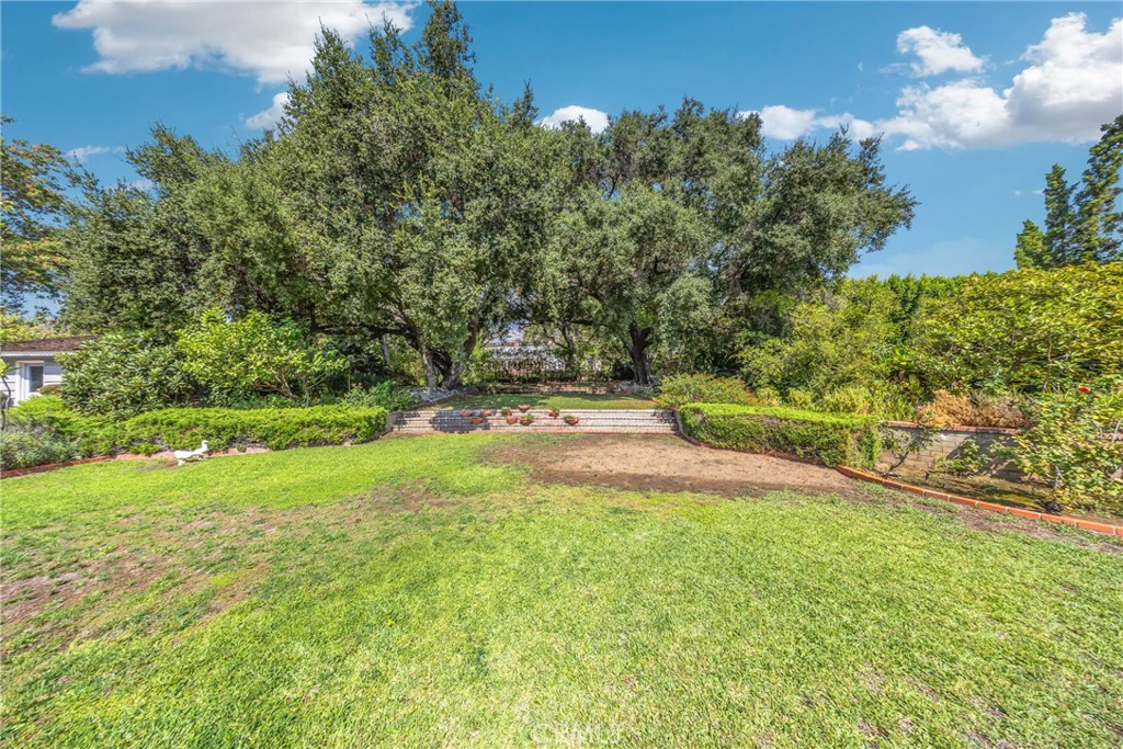 827 Hampton Road Arcadia, CA 91006 - Photo 13 of 37 a view of backyard with green space