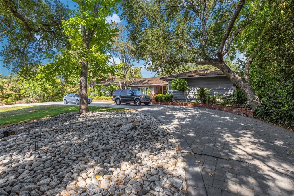827 Hampton Road Arcadia, CA 91006 - Photo 6 of 37 a backyard of a house with barbeque oven table and chairs